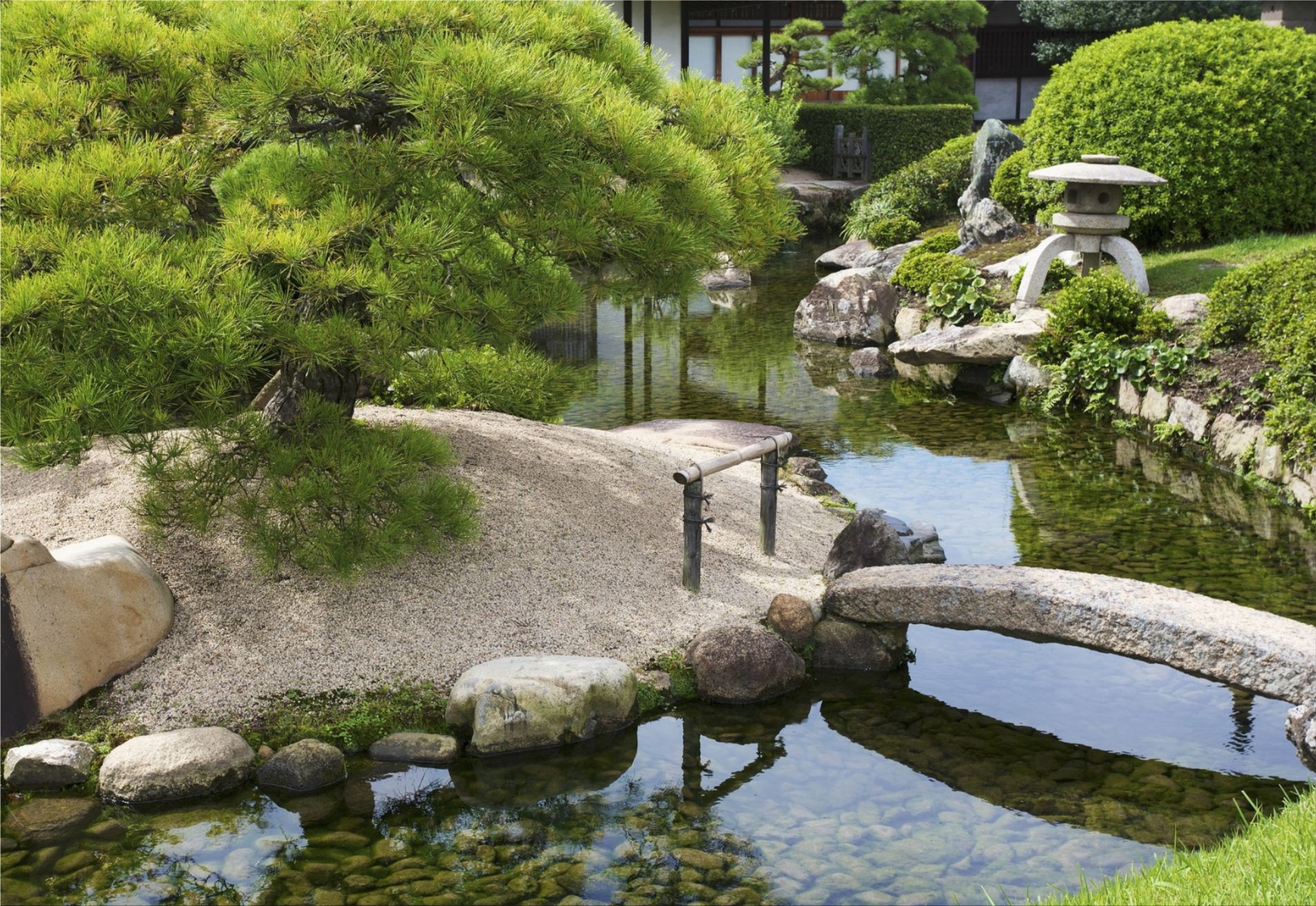 Китайский сад краснодар. Коичи Курису ландшафтный дизайнер его сады. Дендра парк японский сад. Ландшафтное искусство Японии сады цубо. Японский сад Киото фонтан.