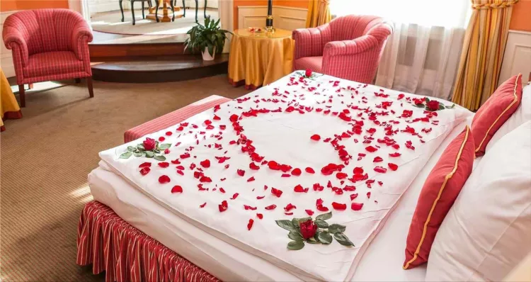Rose petals newlyweds' bedroom